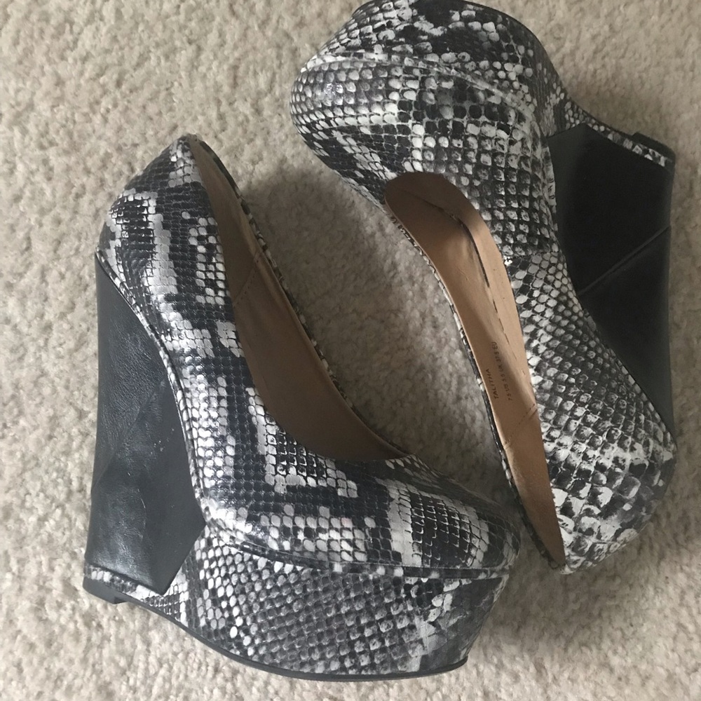 Sexy snakeskin wedges